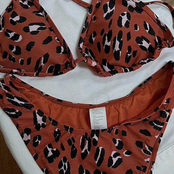 Fabletics Two-Piece Swimsuit in Burnt Ochre Wavy Leo Size M - Picture 2 of 7